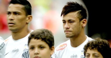 Neymar al momento de escuchar el himno y de haber visto el vídeo.